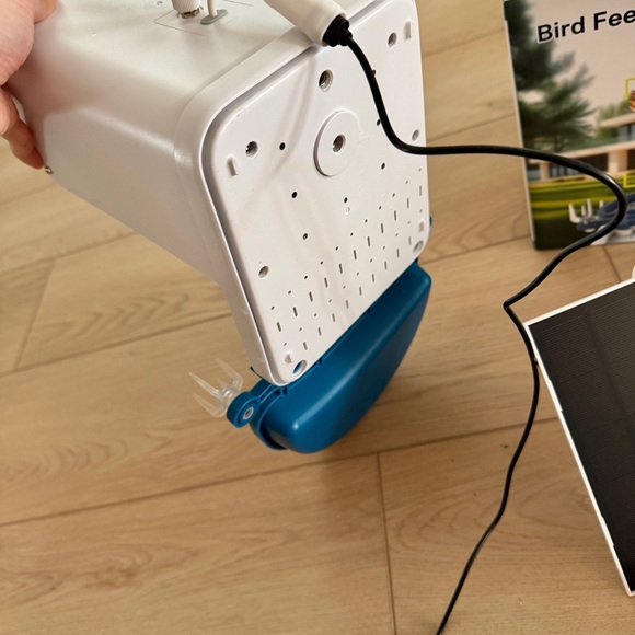 ๐ฆ AI Camera Bird Feeder Bird Identification Wireless Solar Water Tray Wall Mount - Picture 9 of 15